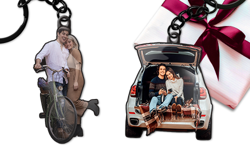 Car silhouette keychain as a gift for couples