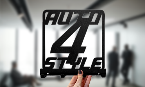 Porte-clés mural en métal personnalisé avec des chiffres en relief et un style de découpe moderne