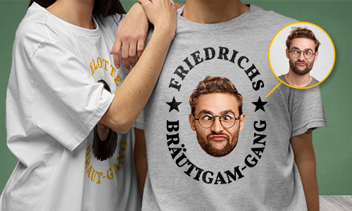 Deux personnes portent des T-shirts de mariage personnalisés – « FLOTTI KAROTTIS BRIDE GANG » et « FRIEDRICH'S GROOM GANG » avec des portraits ludiques.