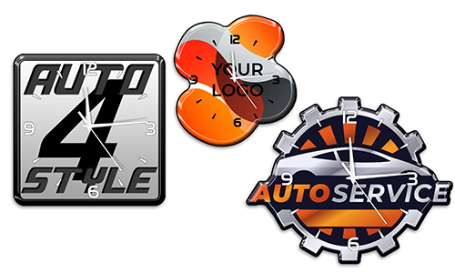 Tre orologi da parete automobilistici: AUTO 4 STYLE quadrato, YOUR LOGO astratto, AUTO SERVICE a forma di ingranaggio con silhouette di auto
