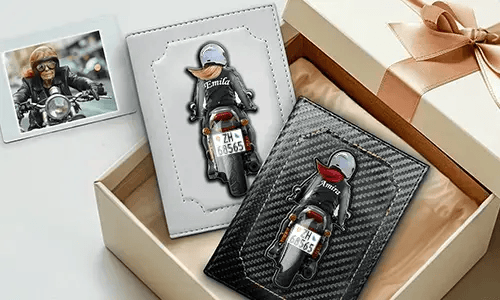 Documentomslag voor voertuigregistratie voor motorfiets met de naam van oma en het kenteken