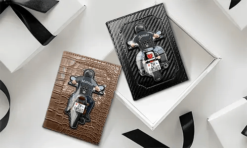 Kentekenbewijs-hoesje voor jouw motor met de naam van je man en het kenteken