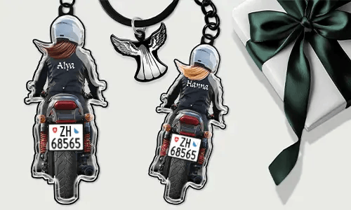 Gepersonaliseerde motorsleutelhanger met jouw naam en kenteken – cadeau voor je vriendin