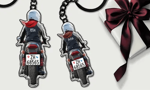 Personalisierter Motorrad-Schlüsselanhänger mit Namen und Kennzeichen - Geschenk für deine Frau