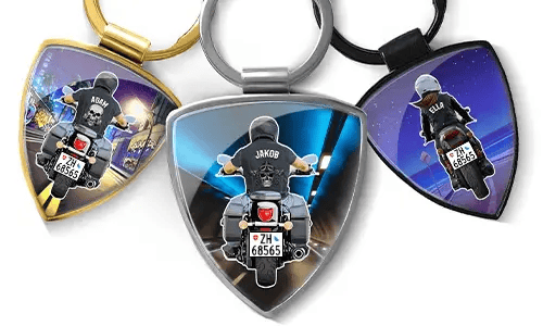 Portachiavi scudo con banda di motociclisti