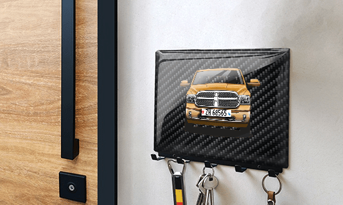 schlüsselbrett personalisiert mit Carbon Hintergrund auf der Wand Schlüsselbrett mit Wunschmotiv