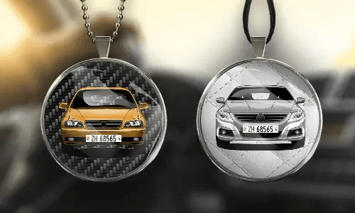 Innenspiegelanhänger in zwei Varianten mit unterschiedlichen Hintergründen und Anhängerketten autodeko innenspiegel