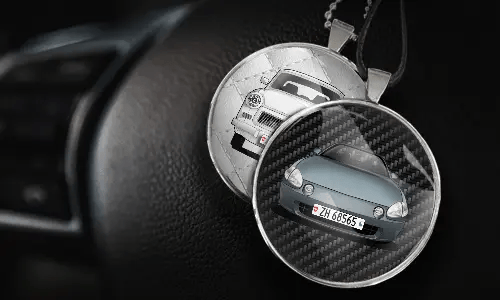 Innenspiegelanhänger in zwei Varianten mit Carbon- und Weißleder Hintergrund autodeko innenspiegel