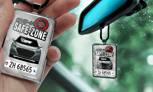 Auto-Safezone-Anhänger mit Weiß Leder Hintergrund nd Lederkette im Wagen Safezone-Anhänger