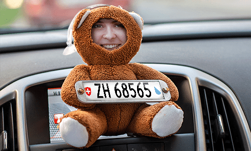 Cuddly toy with photo in the car