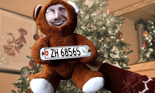 Cuddly toy with photo with license plate