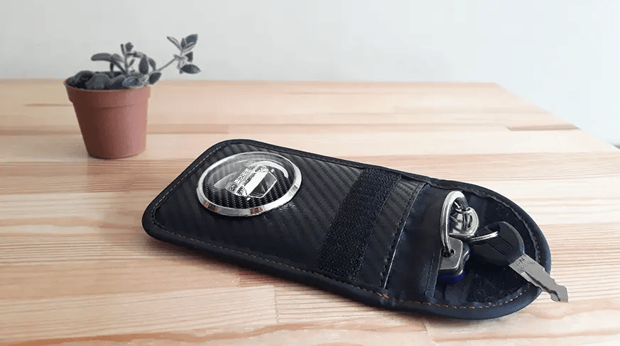 Auton avainsuoja RFID-suojauksella