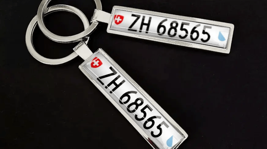 Schlüsselanhänger mit individuellem Nummernschild, Metallfinish und personalisiertem Nummerndesign